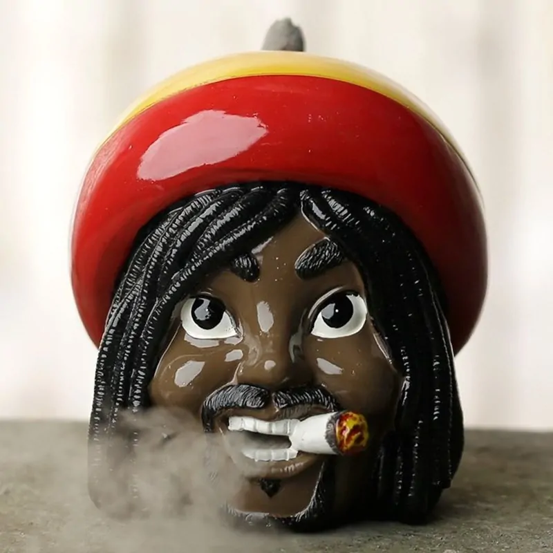Vtipný vodopád s tečúcim dymom – Rastaman s dredy a cigaretou