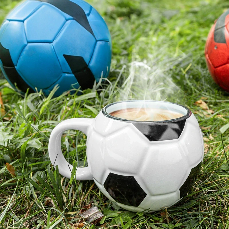 Hrnček pre futbalistu v krabičke - Futbalová lopta