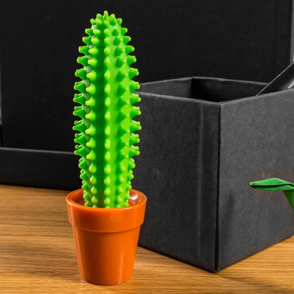 Pero v tvare kaktusu - kaktus, ktorý nikdy nezvädne