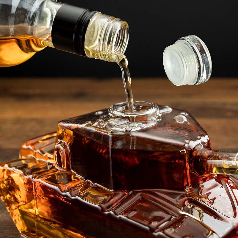 Darčeková fľaša 1 liter na alkohol - - Sklenená karafa Tank