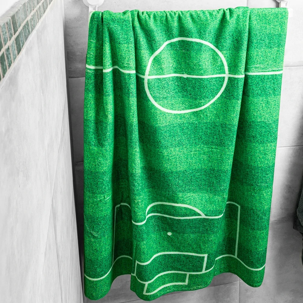 Osuška pre futbalistov 103x160cm - Futbalové ihrisko