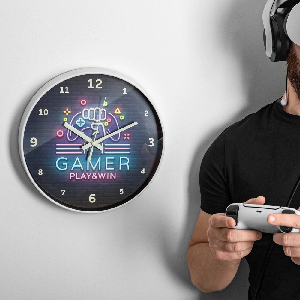 Nástenné hodiny pre hráčov svietiacich v tme – GAMER PLAY & WIN