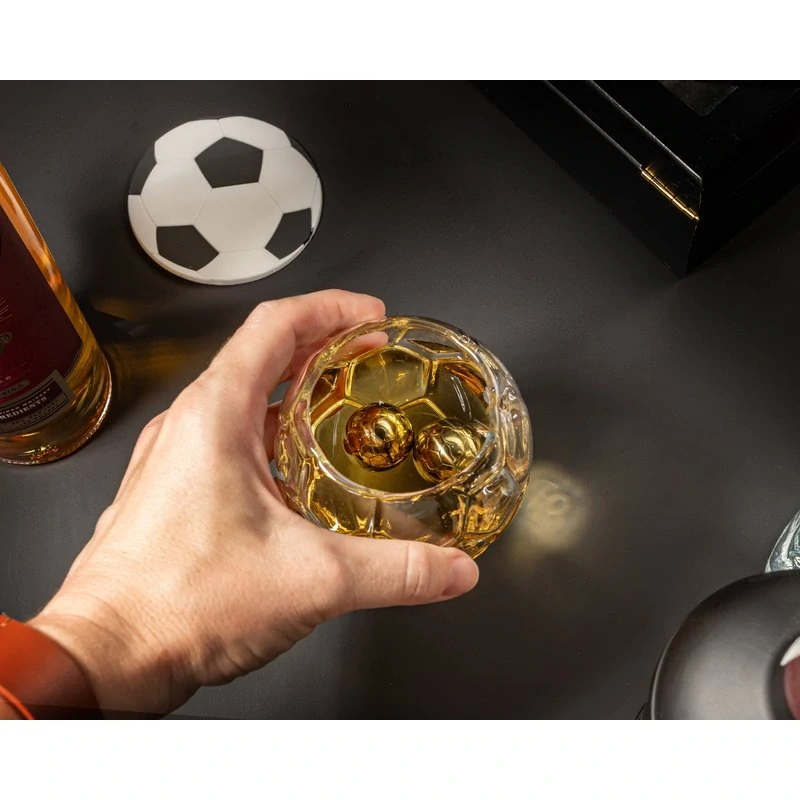 Pohár na whisky v tvare futbalovej lopty 300 ml – chladiace guľôčky a podložka v darčekovej krabici