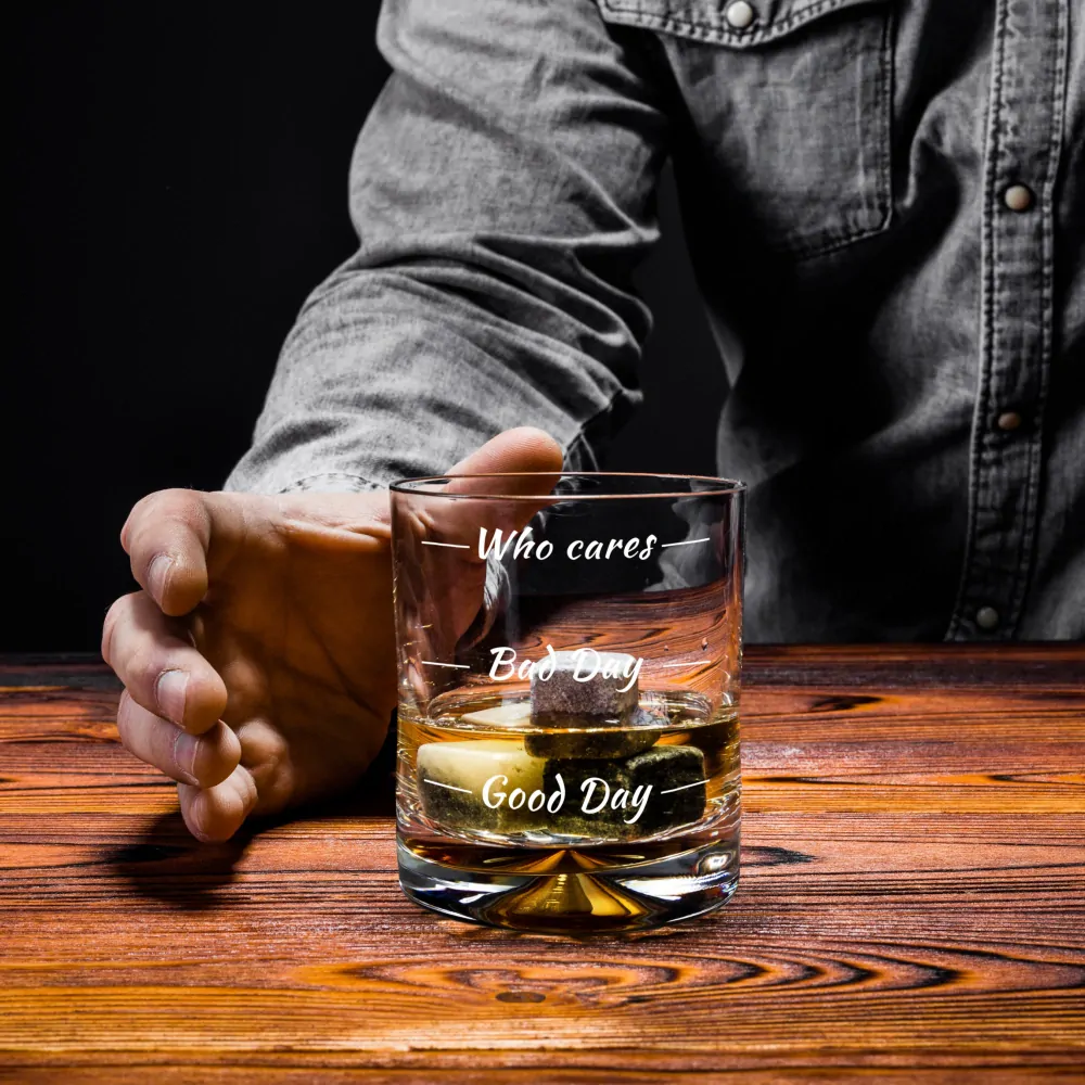 Whisky pohár v plechovej darčekovej krabičke - Who Cares