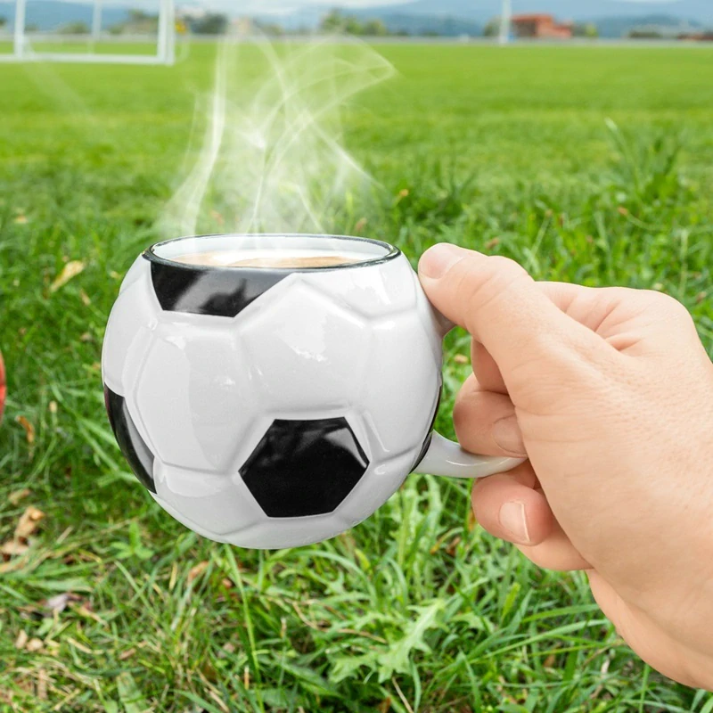Hrnček pre futbalistu v krabičke - Futbalová lopta