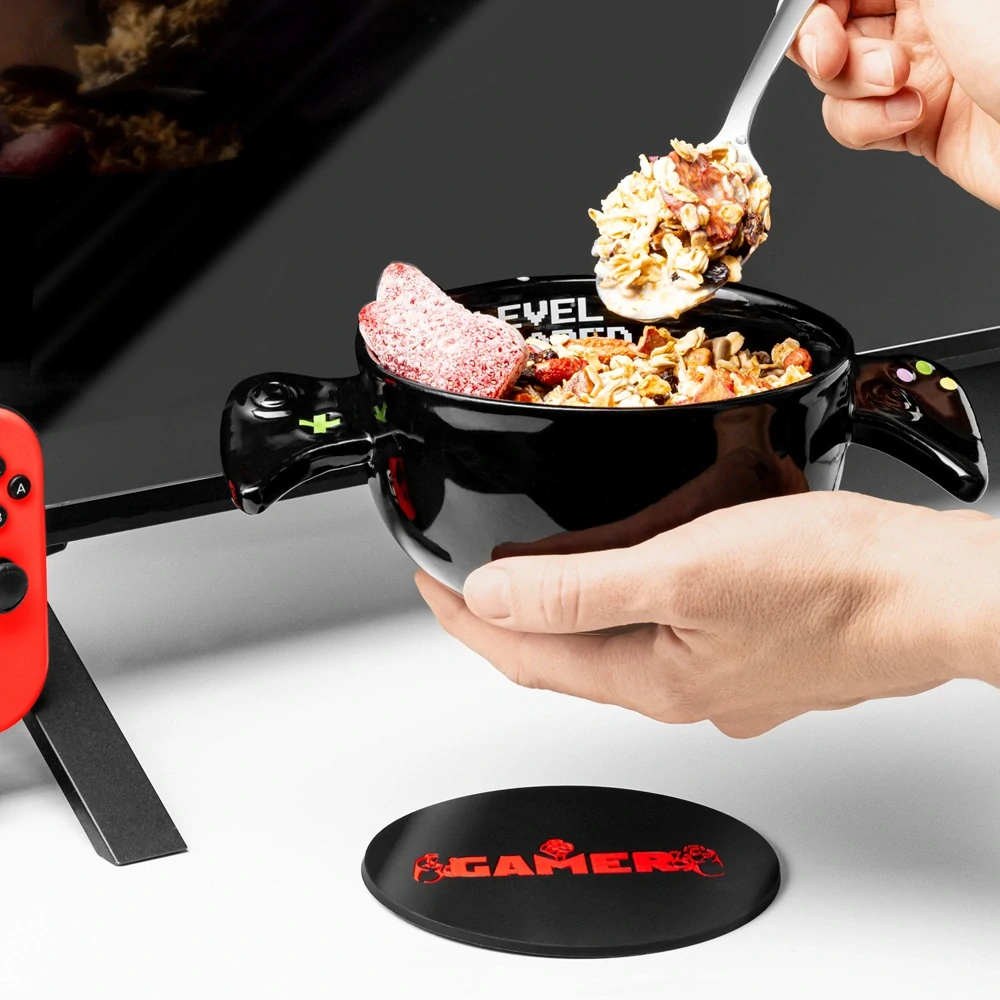 Miska pre hráča 700 ml s podšálkou – Gamer Level Cleared
