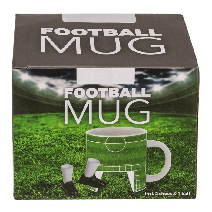 Fotbalový hrnek s brankou, míčkem a návleky – dárek pro fotbalové fanoušky