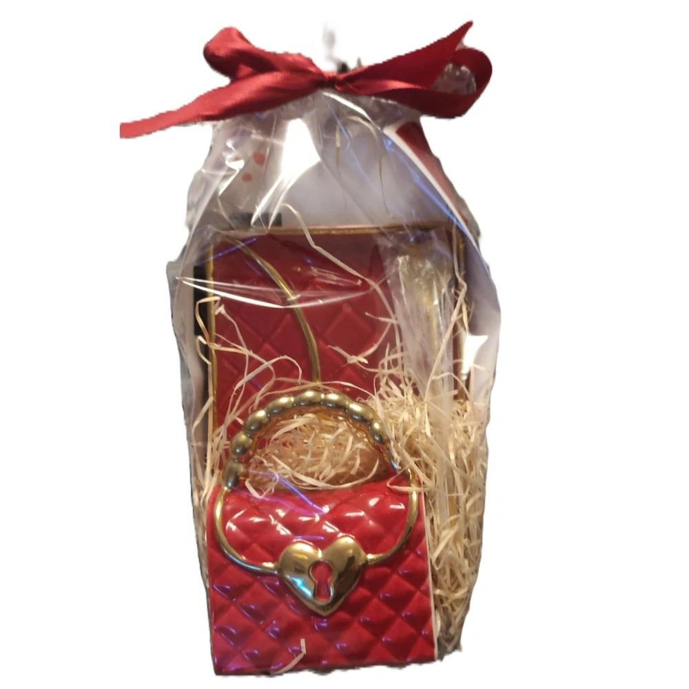 Porcelánová šálka s tanierikom a zlatistou lyžičkou – LUXUSNÁ KABELKA červená