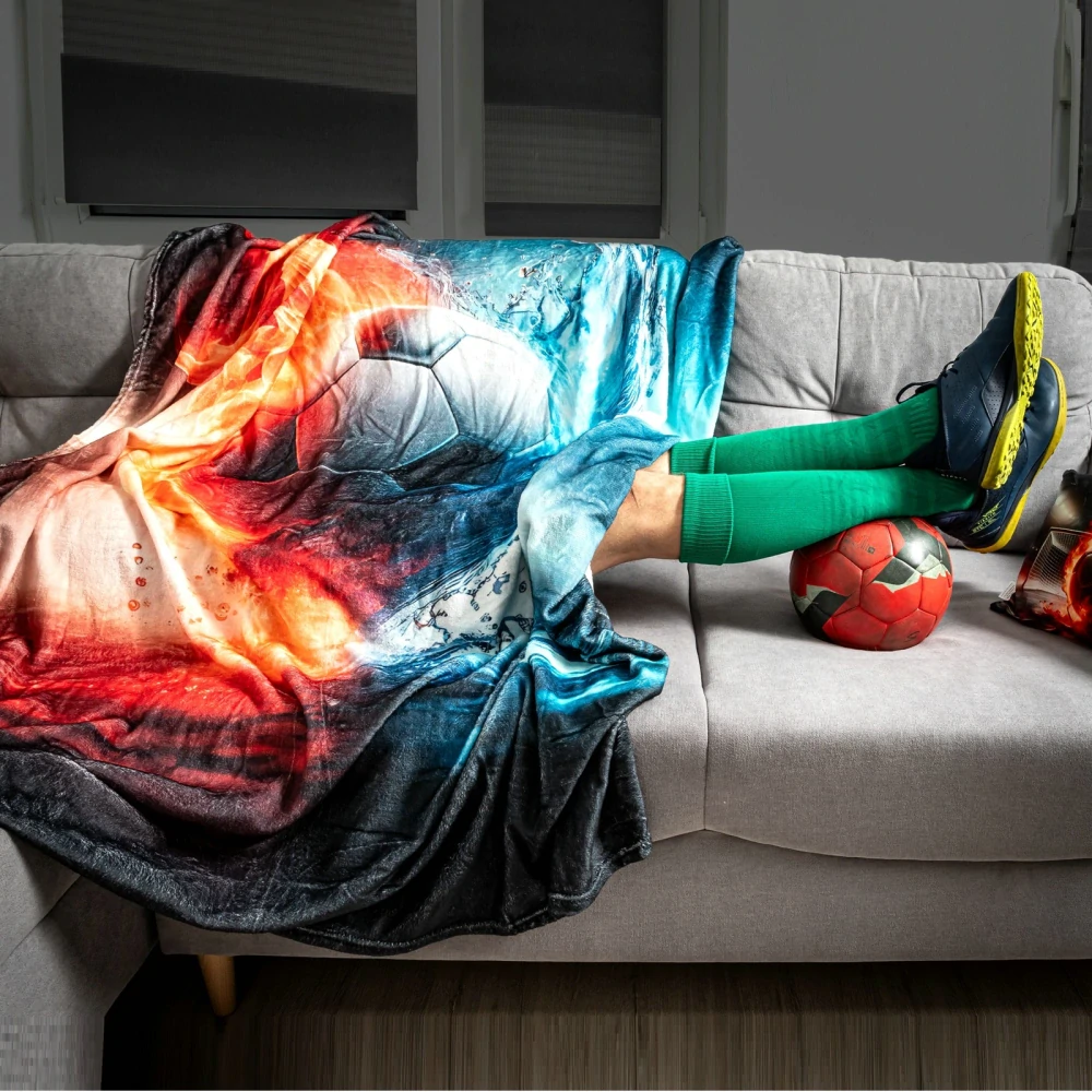 Futbalový set vankúšik a deka – Futbalová lopta so živlami ohňa a vody
