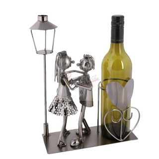 II. AKOSŤ - Kovový stojan na fľašu - tanec pod lampou (28057) - fľaky na niekoľkých miestach